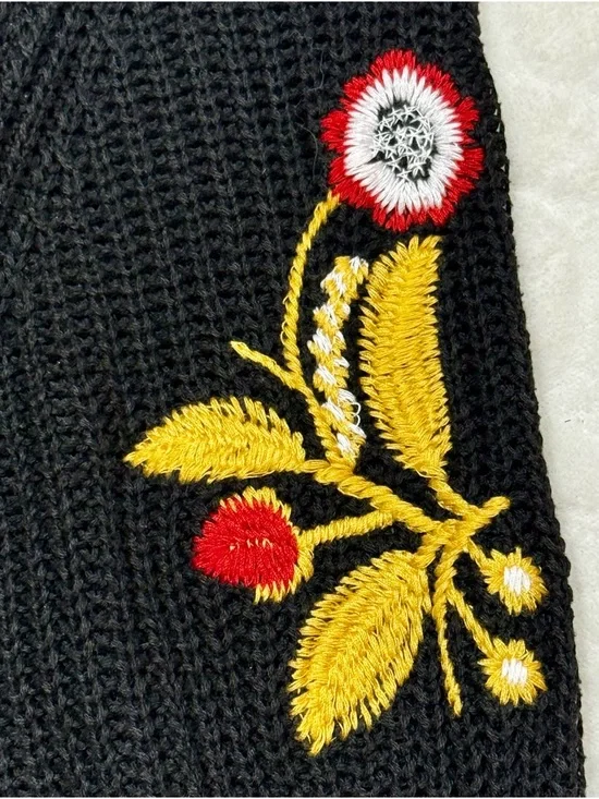 Woven Heart Embroidered Sleeve Sweater L Black Floral Cozy Cottage Top - Picture 5 of 8